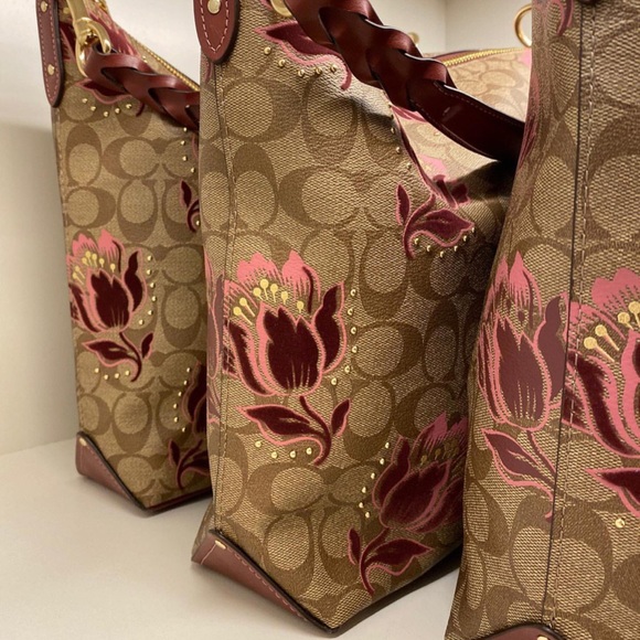 Coach Hobo in Signature Canvas - Picture 4 of 7